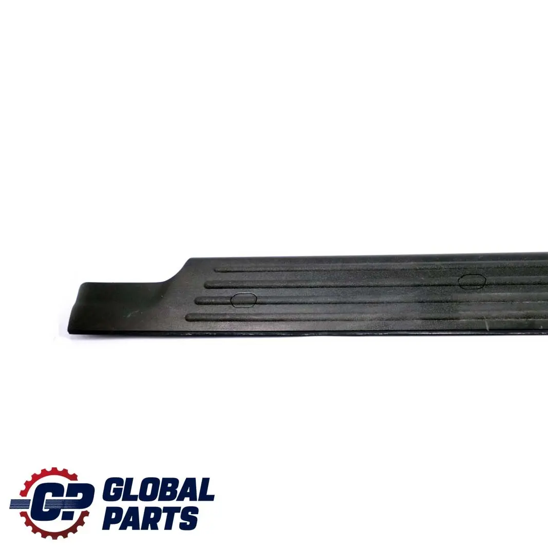 W414 Porta posteriore sinistra Porta scorrevole Ingresso Ledge Trim per Mercedes con numero di parte A4146860174 Mercedes W414 Porta posteriore sinistra Porta scorrevole Ingresso Ledge Trim - SKU A4146860174 - Numero di parte A4146860174