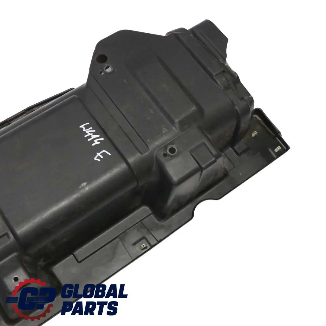 Mercedes-Benz W414 Tunnel Copertura Abdecktunnel A4146901330 per con numero di parte A4146900630 Mercedes-Benz W414 Tunnel Copertura Abdecktunnel A4146901330 - SKU A4146900630 - Numero di parte A4146900630