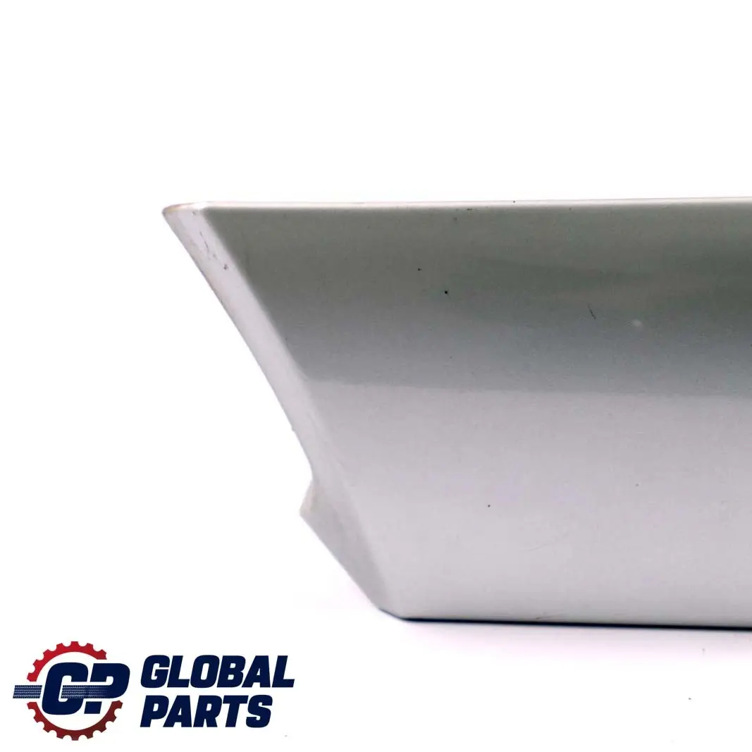 W414 Copertura cerniera portellone posteriore destra Argento brillante per Mercedes con numero di parte A4146940133 Mercedes W414 Copertura cerniera portellone posteriore destra Argento brillante - SKU A4146940133-BS - Numero di parte A4146940133
