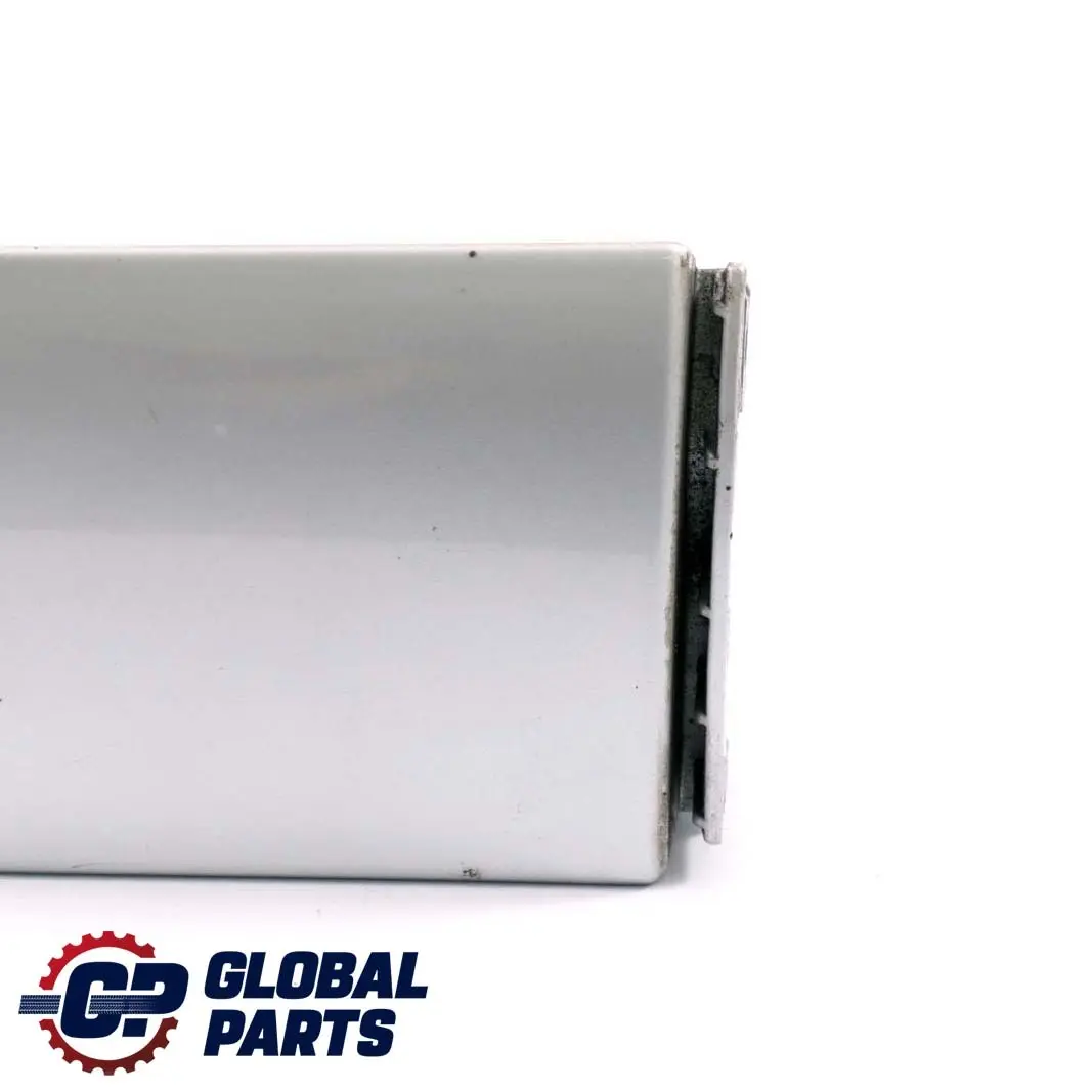 Mercedes-Benz Vaneo W414 Derecha O / S Tailgate Bisagra Cubierta Brillante Plata para con número de pieza A4146940133 Mercedes-Benz Vaneo W414 Derecha O / S Tailgate Bisagra Cubierta Brillante Plata - SKU A4146940133-BS - Número de pieza A4146940133