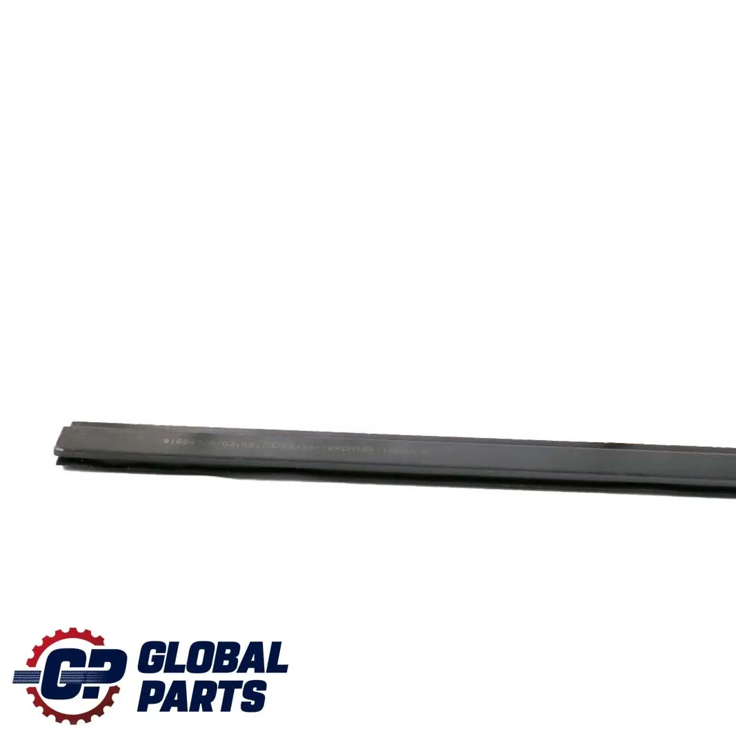 Mercedes-Benz W414 Baguette de Caisson Porte avant Droit Joint pour à propos du numéro de pièce A4147250565 Mercedes-Benz W414 Baguette de Caisson Porte avant Droit Joint - SKU A4147250565 - Numéro de pièce A4147250565