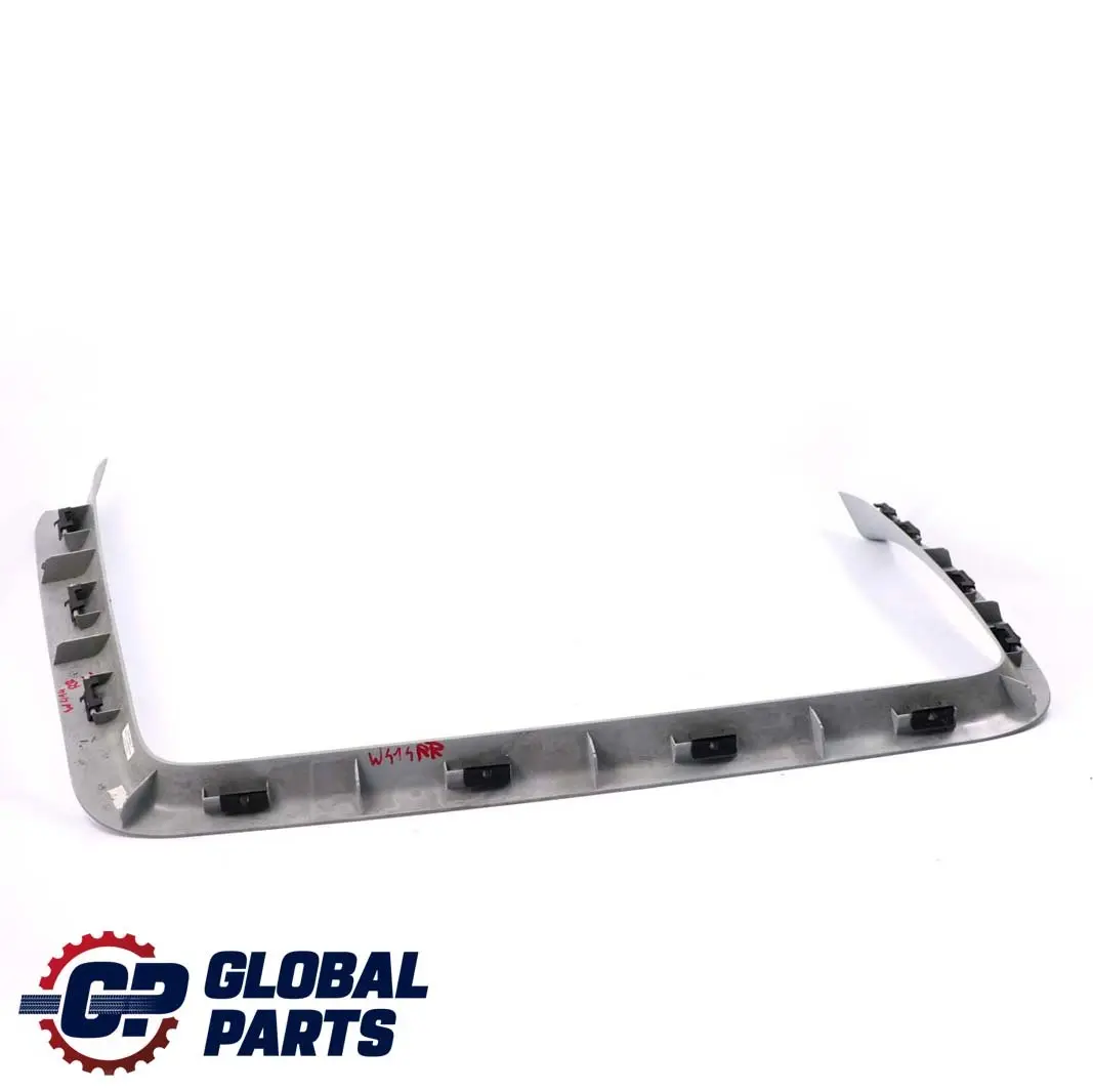 Mercedes-Benz W414 Posteriore Dx Porta Scorrevole Carenatura per con numero di parte A4147300570 Mercedes-Benz W414 Posteriore Dx Porta Scorrevole Carenatura - SKU A4147300570 - Numero di parte A4147300570