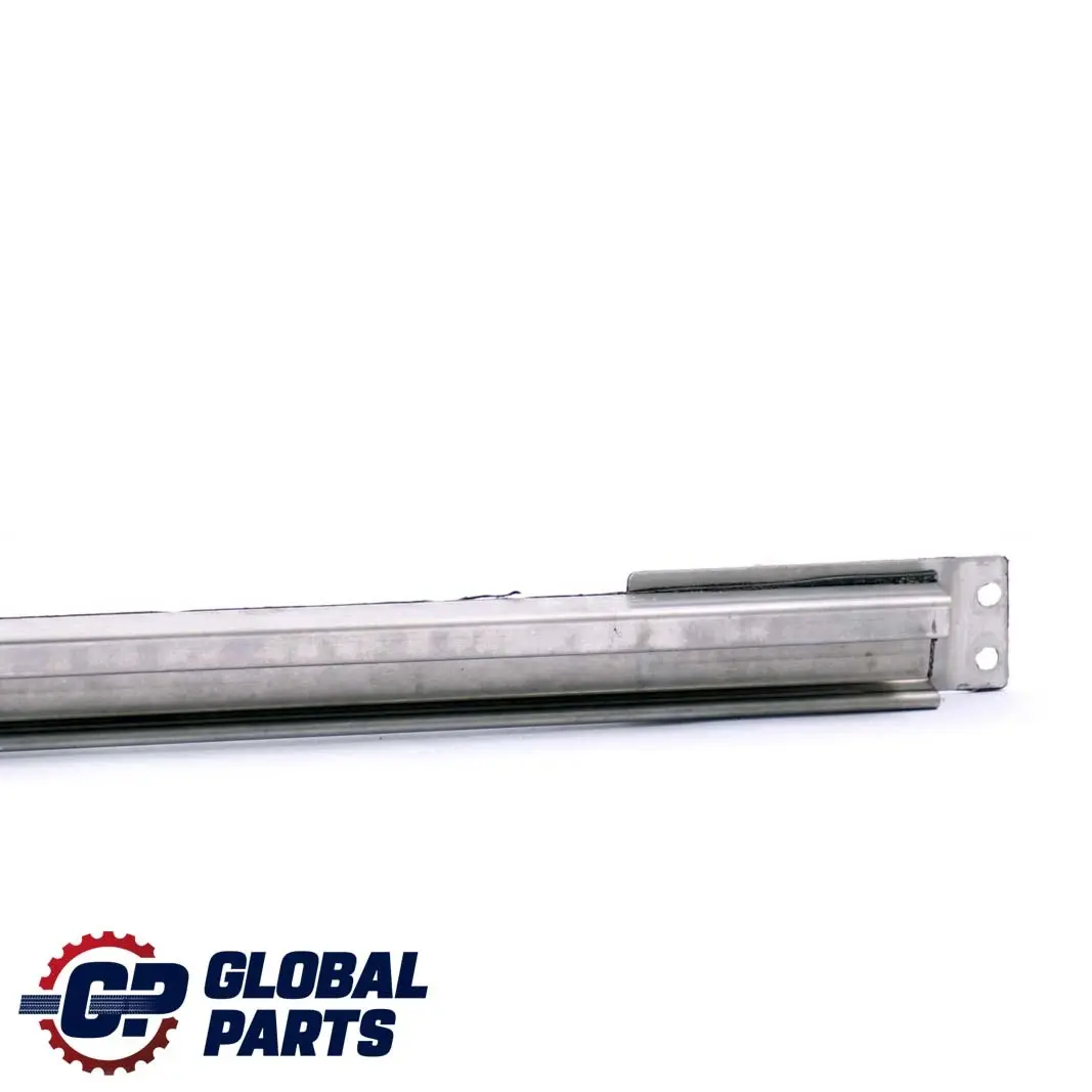 Mercedes-Benz W414 Arriere Gauche Porte Coulissante Guide Rail pour à propos du numéro de pièce A4147600227 Mercedes-Benz W414 Arriere Gauche Porte Coulissante Guide Rail - SKU A4147600227 - Numéro de pièce A4147600227