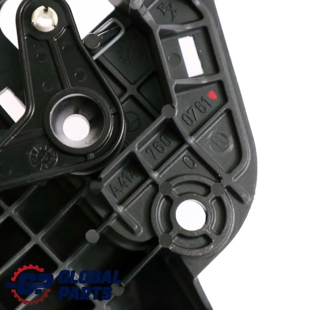 W414 Maniglia interna apriporta scorrevole posteriore sinistra N/S per Mercedes con numero di parte A4147600761 Mercedes W414 Maniglia interna apriporta scorrevole posteriore sinistra N/S - SKU A4147600761 - Numero di parte A4147600761