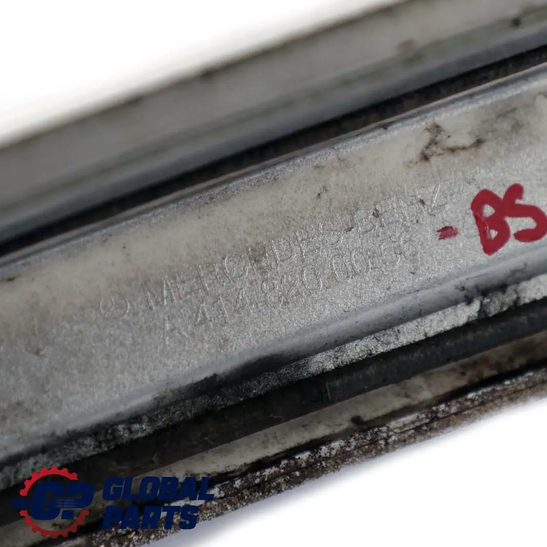 Mercedes-Benz W414 Portellone Spoiler Posteriore Argento Brillante - 744 per con numero di parte A4148200056 Mercedes-Benz W414 Portellone Spoiler Posteriore Argento Brillante - 744 - SKU A4148200056-BS - Numero di parte A4148200056