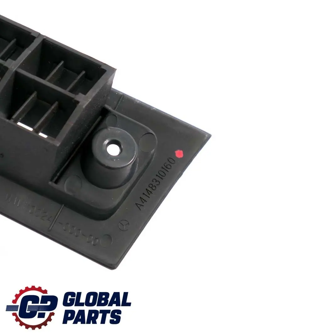 Mercedes-Benz W414 Dashboard Ugello Aria Superiore Destro per con numero di parte A4148310160 Mercedes-Benz W414 Dashboard Ugello Aria Superiore Destro - SKU A4148310160 - Numero di parte A4148310160