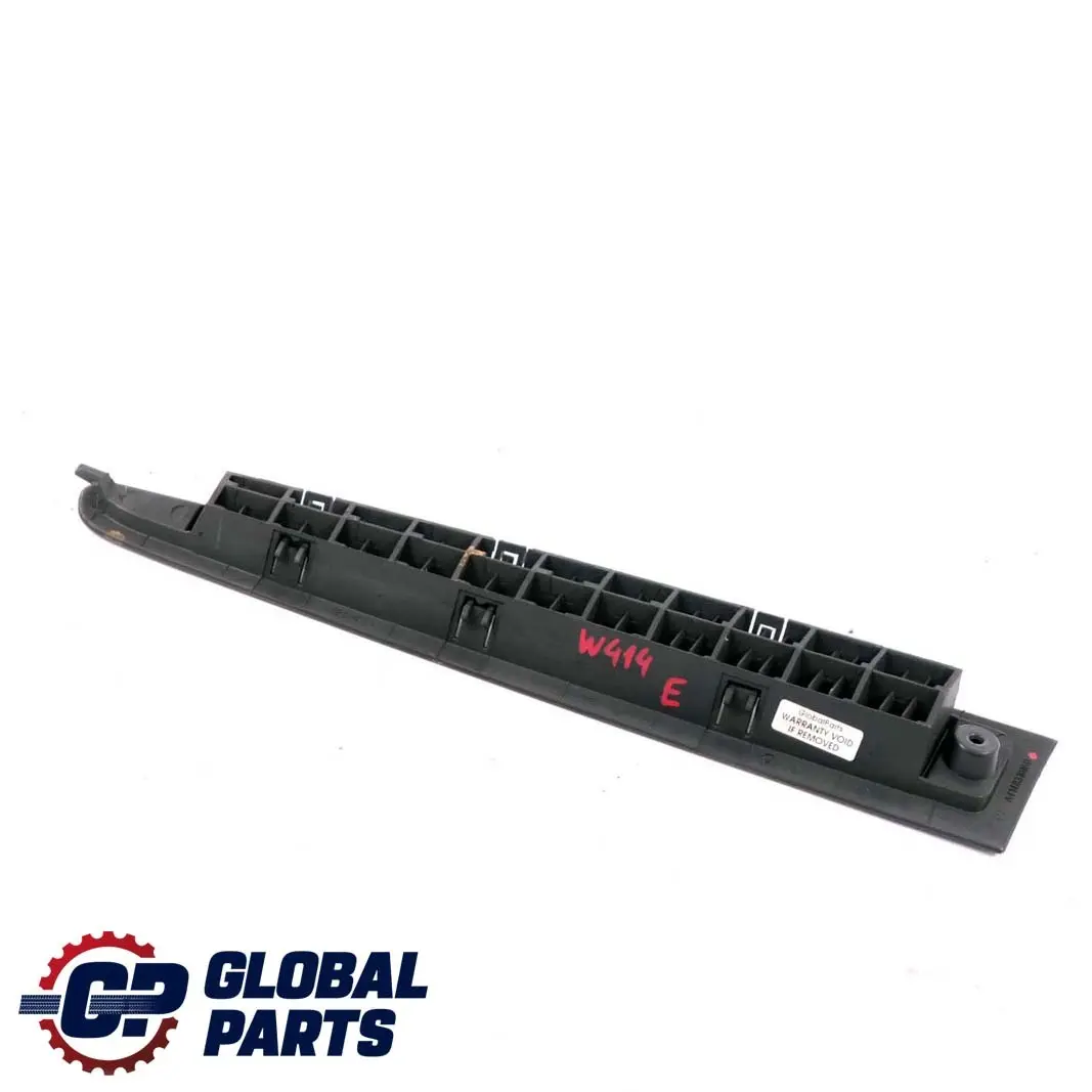 Mercedes-Benz Vaneo W414 Salpicadero Tobera superior derecha para con número de pieza A4148310160 Mercedes-Benz Vaneo W414 Salpicadero Tobera superior derecha - SKU A4148310160 - Número de pieza A4148310160