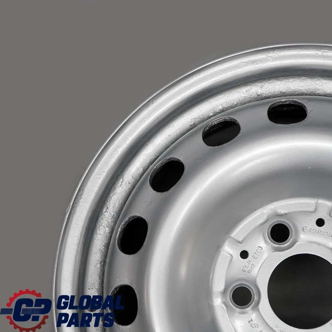 Llanta de acero plateada 16" ET:60 6,5J para Mercedes Vito Viano W639 con número de pieza A6394011302 Mercedes Vito Viano W639 Llanta de acero plateada 16" ET:60 6,5J - SKU A6394011302-1 - Número de pieza A6394011302