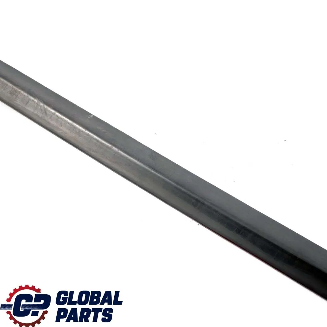 Delantero Izquierdo Ventana De La Puerta Tira Moldura Exterior para Mercedes W639 con número de pieza A6397200024 Mercedes W639 Delantero Izquierdo Ventana De La Puerta Tira Moldura Exterior - SKU A6397200024 - Número de pieza A6397200024