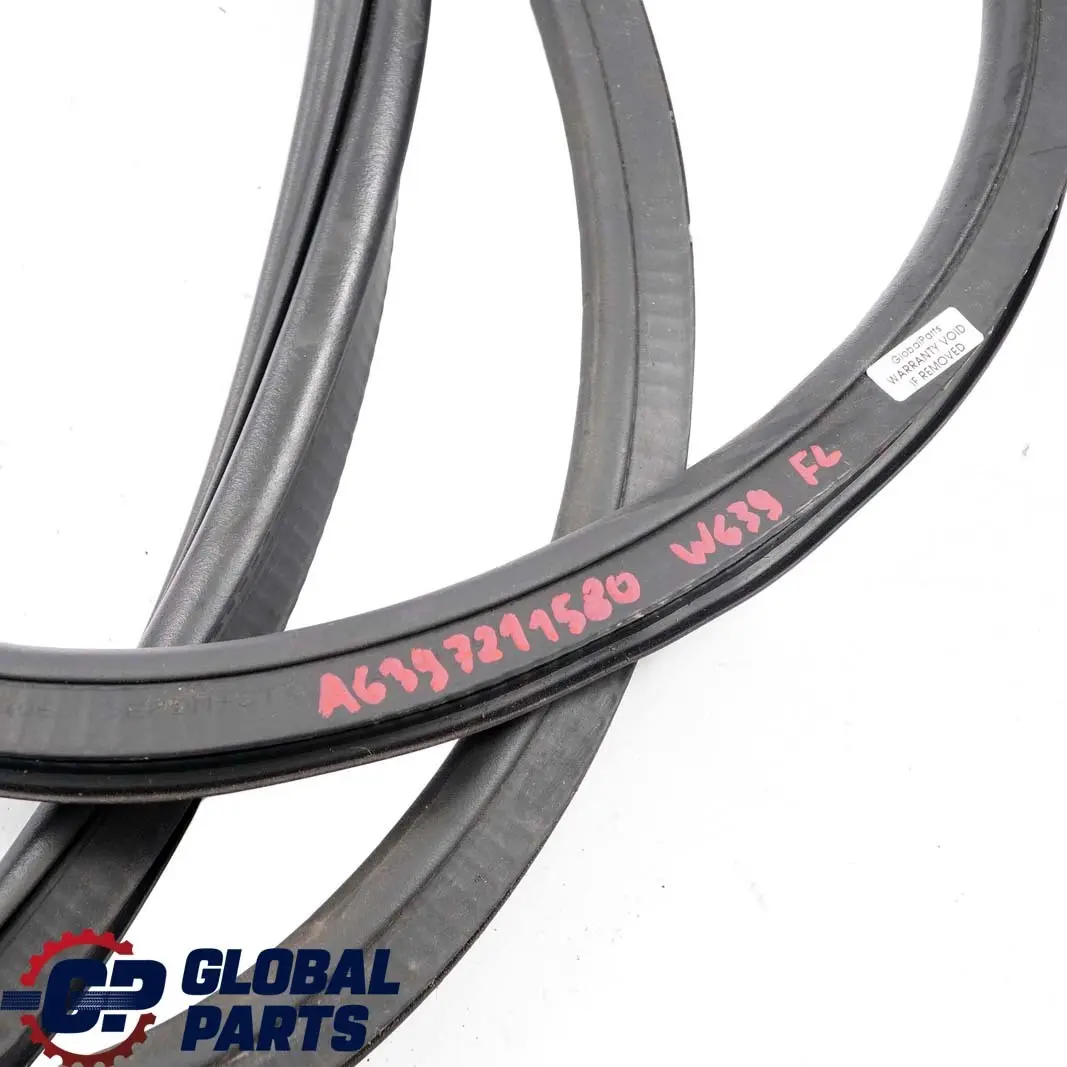 Porta anteriore sinistra N/S Guarnizione in gomma per Mercedes Vito W639 con numero di parte A6397211580 Mercedes Vito W639 Porta anteriore sinistra N/S Guarnizione in gomma - SKU A6397211580 - Numero di parte A6397211580