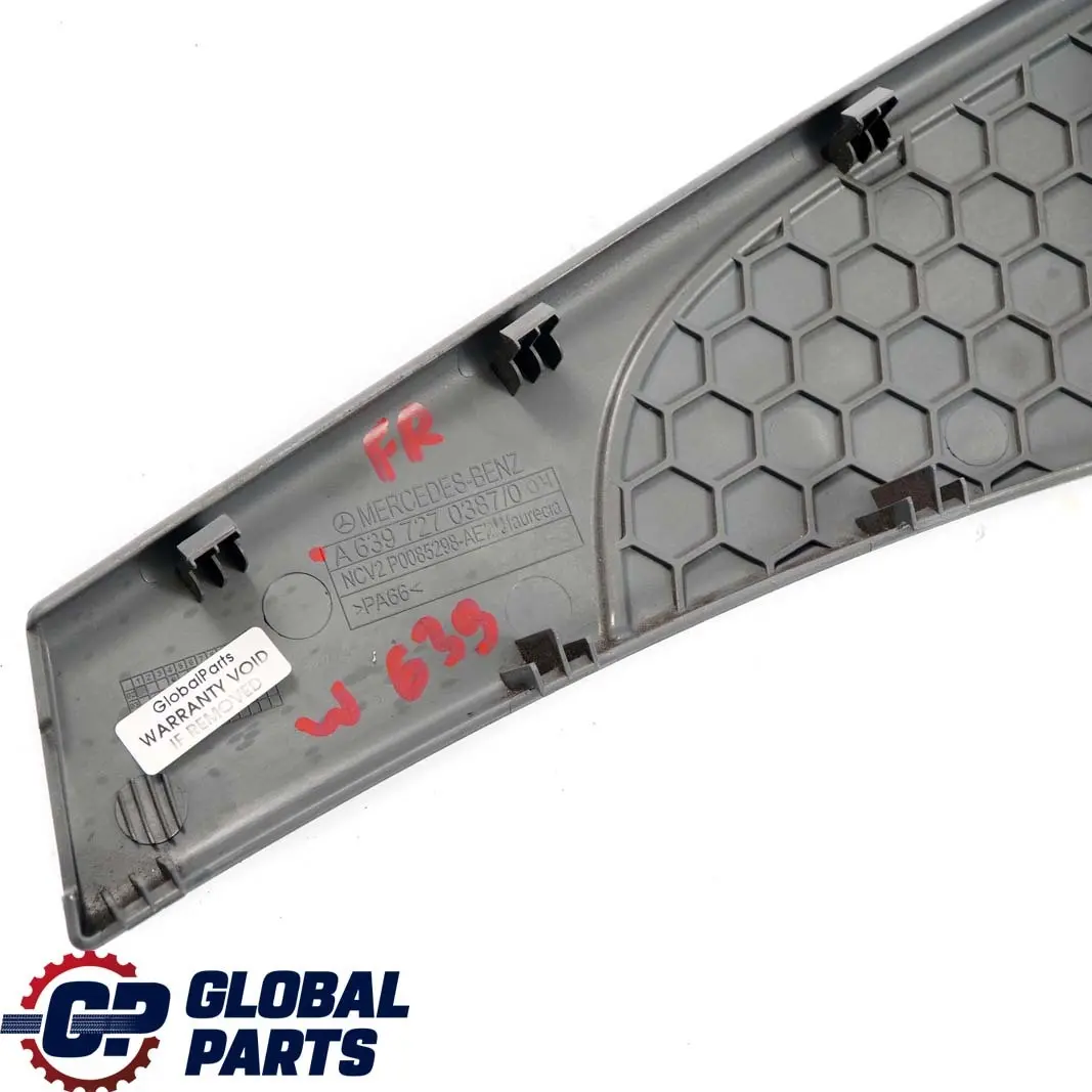 Mercedes-Benz W639 Front Right Door Card Loudspeaker Grille para con número de pieza A6397270387 Mercedes-Benz W639 Front Right Door Card Loudspeaker Grille - SKU A6397270387 - Número de pieza A6397270387