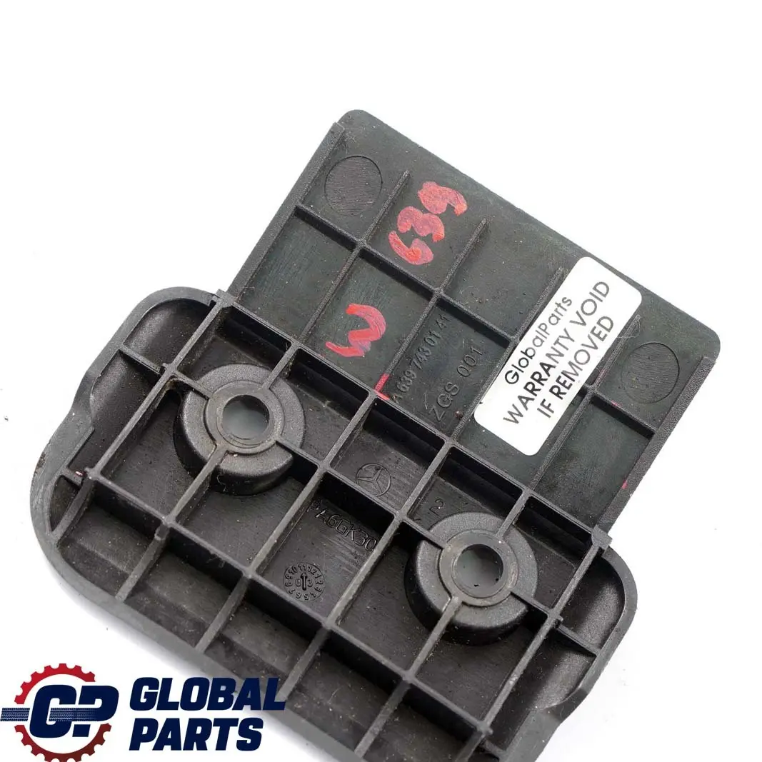 Mercedes W639 Porta Posteriore Portellone Distanziatore Inferiore - SKU A6397430141 - Numero di parte A6397430141