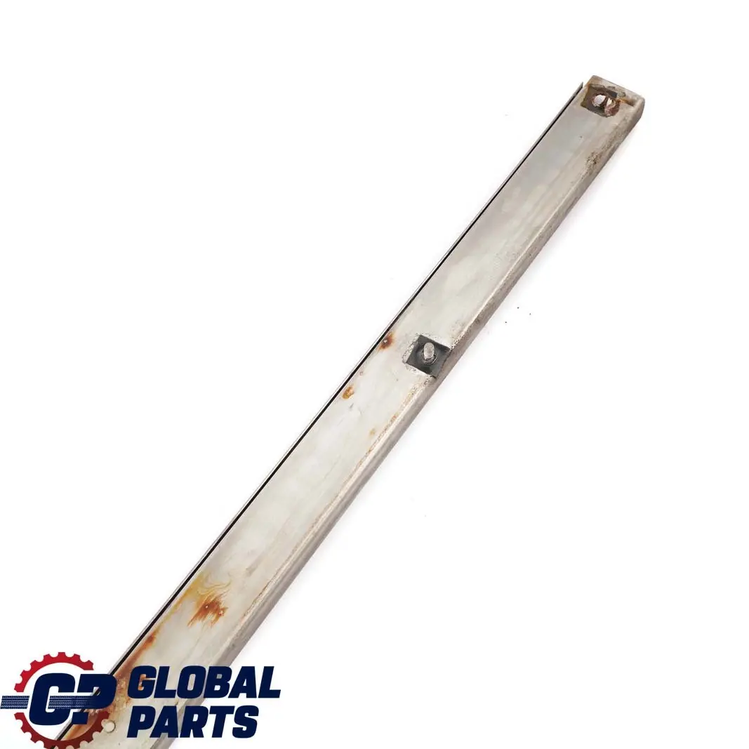 Puerta Corredera Trasera Izquierda Riel Central para Mercedes Vito W639 con número de pieza A6397661037 Mercedes Vito W639 Puerta Corredera Trasera Izquierda Riel Central - SKU A6397661037 - Número de pieza A6397661037