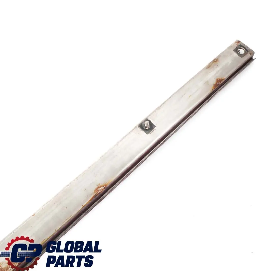 Puerta Corredera Trasera Derecha Carril Medio para Mercedes Vito W639 con número de pieza A6397661137 Mercedes Vito W639 Puerta Corredera Trasera Derecha Carril Medio - SKU A6397661137 - Número de pieza A6397661137