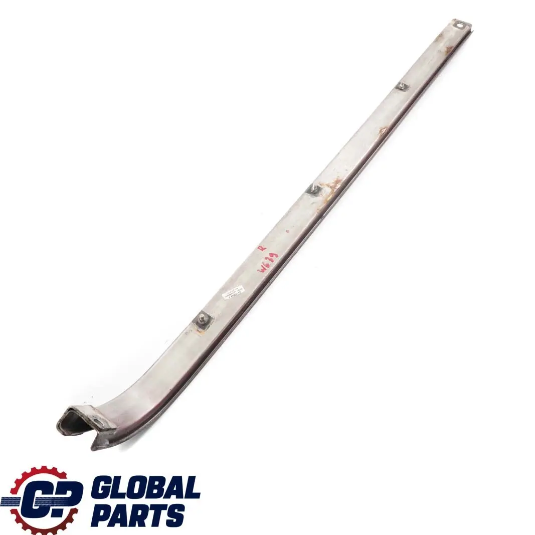 Puerta Corredera Trasera Derecha Carril Medio para Mercedes Vito W639 con número de pieza A6397661137 Mercedes Vito W639 Puerta Corredera Trasera Derecha Carril Medio - SKU A6397661137 - Número de pieza A6397661137