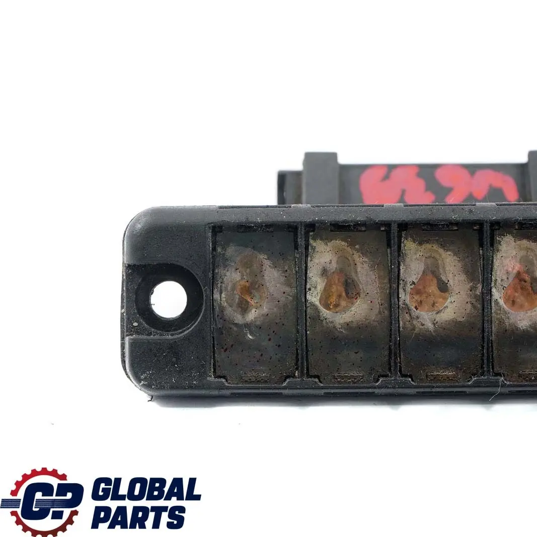 Schiebetür Schalter Kontakt Sensorplatte für Mercedes Vito W639 mit Teilenummer A6398200011 Mercedes Vito W639 Schiebetür Schalter Kontakt Sensorplatte - SKU A6398200011 - Teilenummer A6398200011