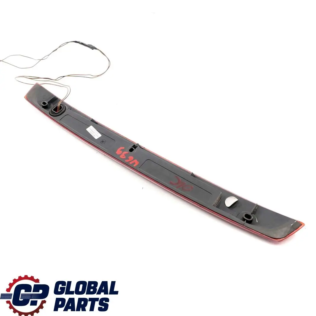 Feu Stop Additionnel Arrière pour Mercedes Vito Viano W639 à propos du numéro de pièce A6398200056 Mercedes Vito Viano W639 Feu Stop Additionnel Arrière - SKU A6398200056 - Numéro de pièce A6398200056