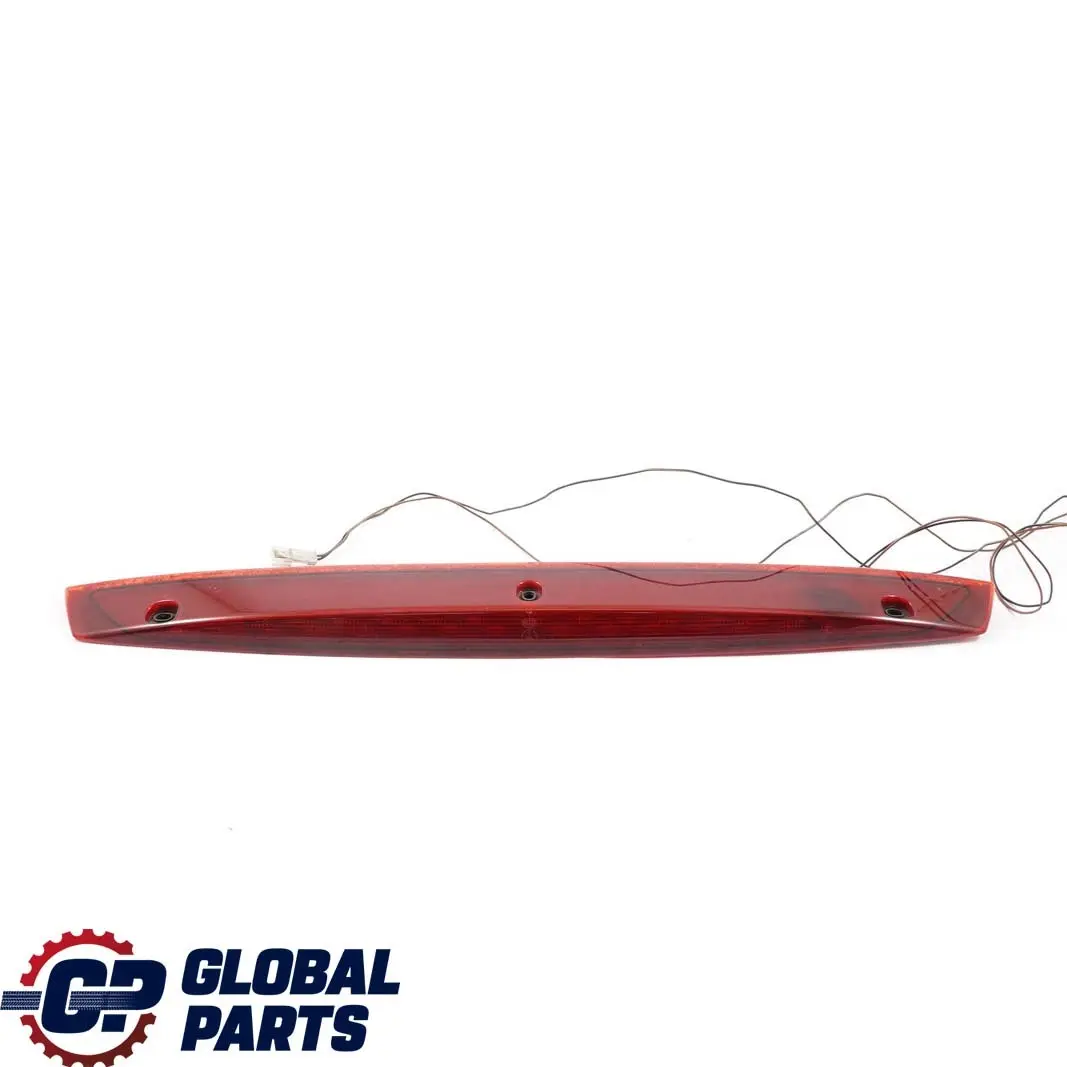 Feu Stop Additionnel Arrière pour Mercedes Vito Viano W639 à propos du numéro de pièce A6398200056 Mercedes Vito Viano W639 Feu Stop Additionnel Arrière - SKU A6398200056 - Numéro de pièce A6398200056