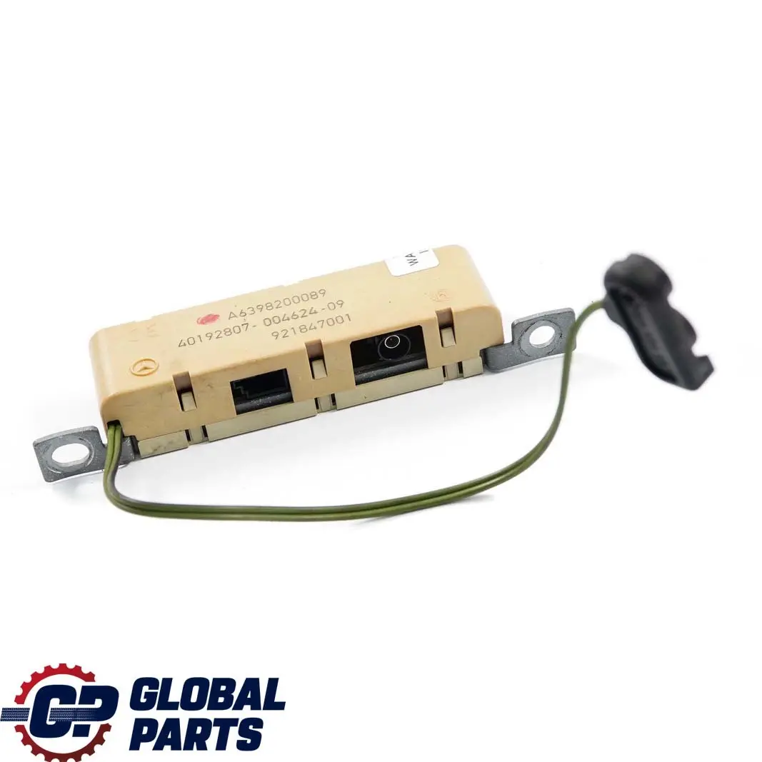 Antenna Mercedes Vito Viano W639 Amplificatore per con numero di parte A6398200089 Antenna Mercedes Vito Viano W639 Amplificatore - SKU A6398200089 - Numero di parte A6398200089