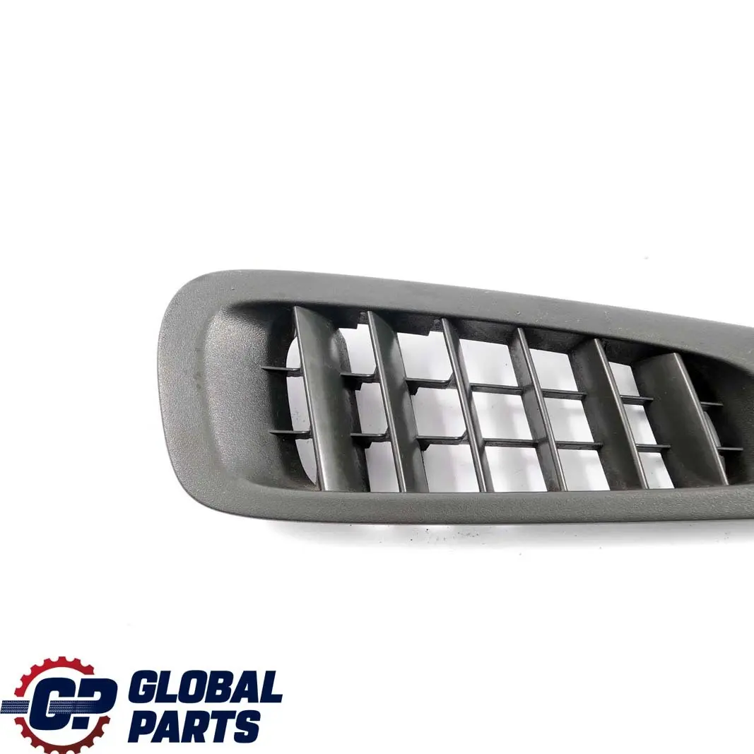 Tableau de bord, grille d'aeration droite pour Mercedes Vito W639 à propos du numéro de pièce A6398310160 Mercedes Vito W639 Tableau de bord, grille d'aeration droite - SKU A6398310160 - Numéro de pièce A6398310160