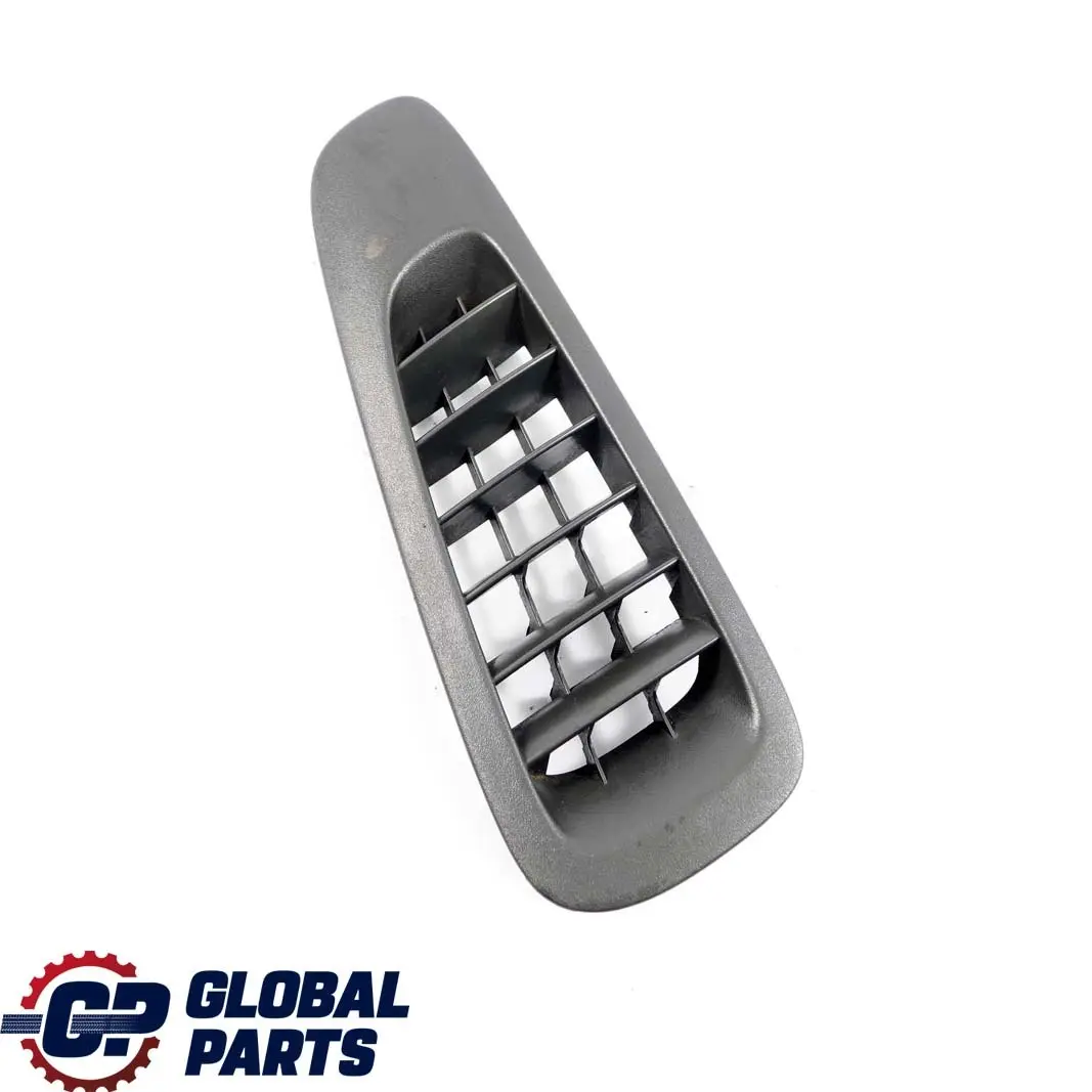 Tableau de bord, grille d'aeration droite pour Mercedes Vito W639 à propos du numéro de pièce A6398310160 Mercedes Vito W639 Tableau de bord, grille d'aeration droite - SKU A6398310160 - Numéro de pièce A6398310160