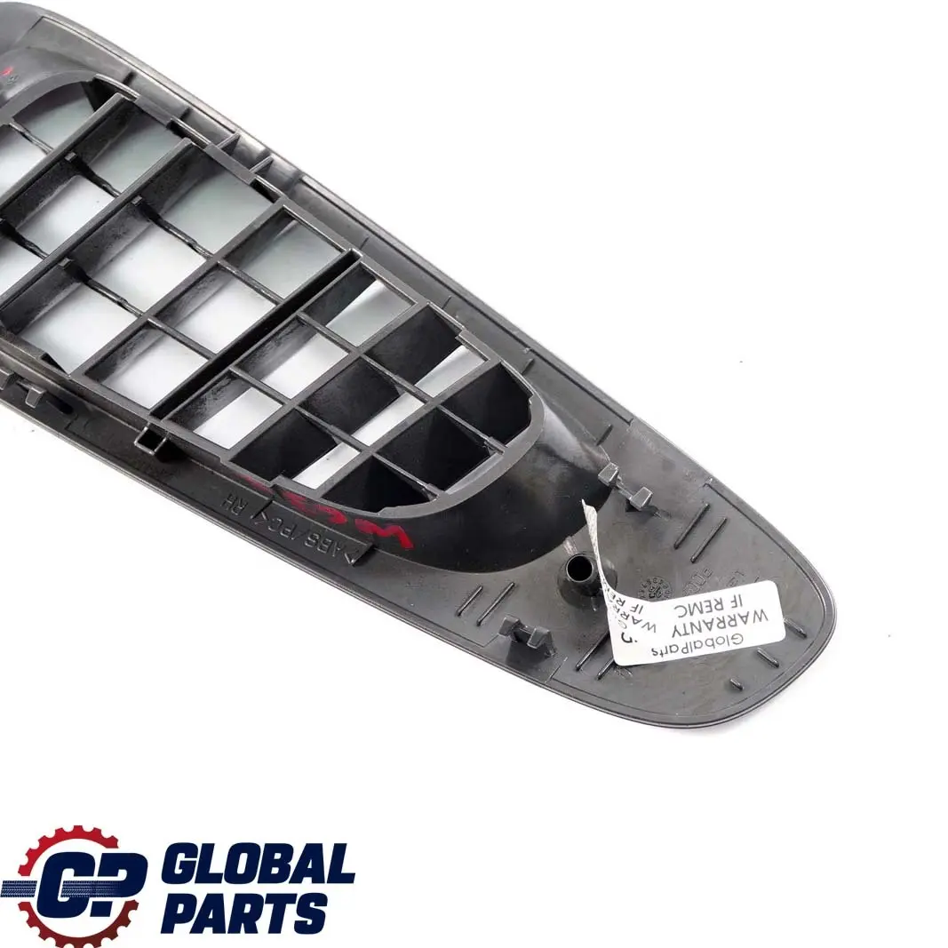 Tableau de bord, grille d'aeration droite pour Mercedes Vito W639 à propos du numéro de pièce A6398310160 Mercedes Vito W639 Tableau de bord, grille d'aeration droite - SKU A6398310160 - Numéro de pièce A6398310160