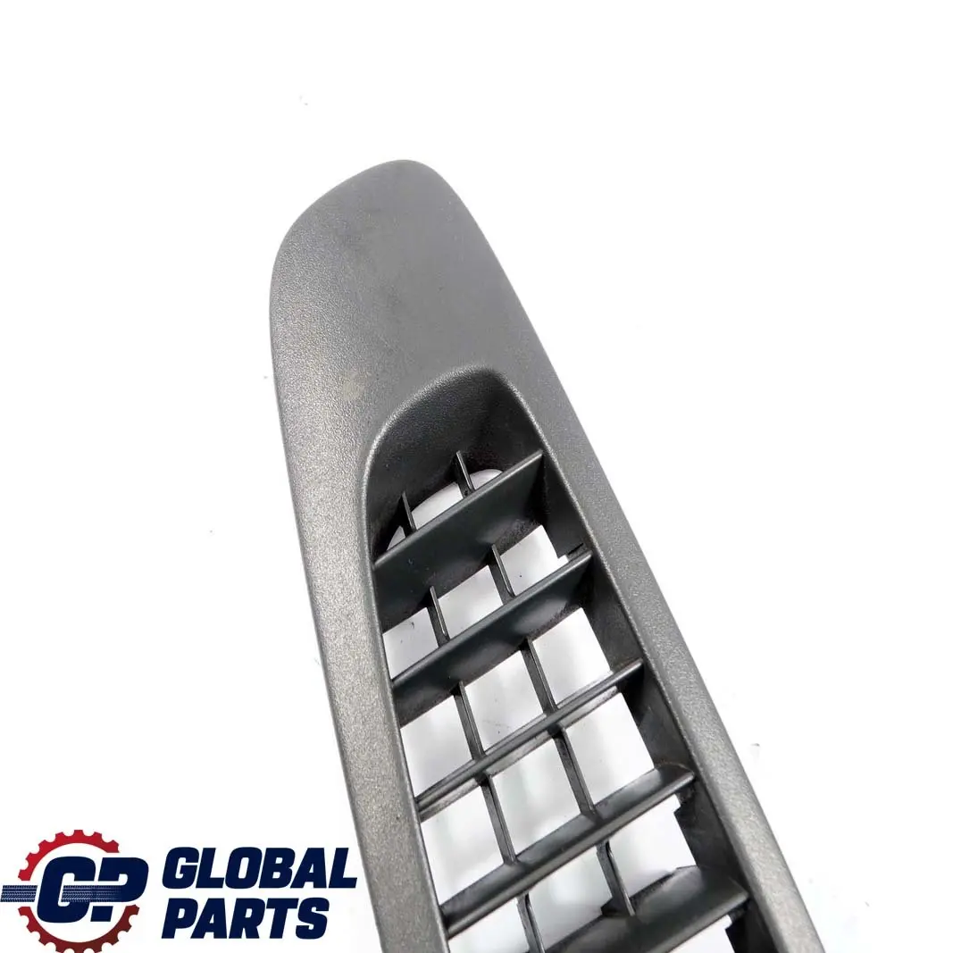 Tableau de bord, grille d'aeration droite pour Mercedes Vito W639 à propos du numéro de pièce A6398310160 Mercedes Vito W639 Tableau de bord, grille d'aeration droite - SKU A6398310160 - Numéro de pièce A6398310160