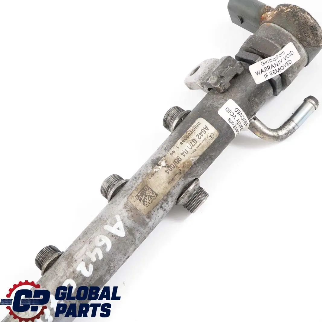OM642 Left Fuel Injector Pressure Rail Line to Mercedes W164 W204 W211 with Part number A6420700495 Mercedes W164 W204 W211 OM642 Left Fuel Injector Pressure Rail Line - SKU A6420700495 - Part number A6420700495