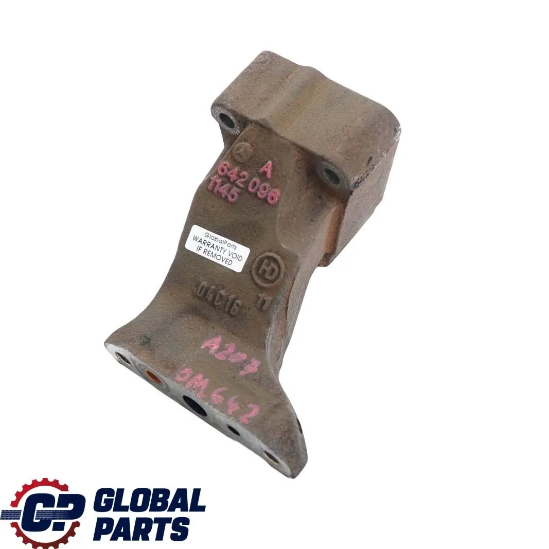 Mercedes W204 W207 W212 OM642 Soporte turbocompresor Soporte - SKU A6420961145 - Número de pieza A6420961145