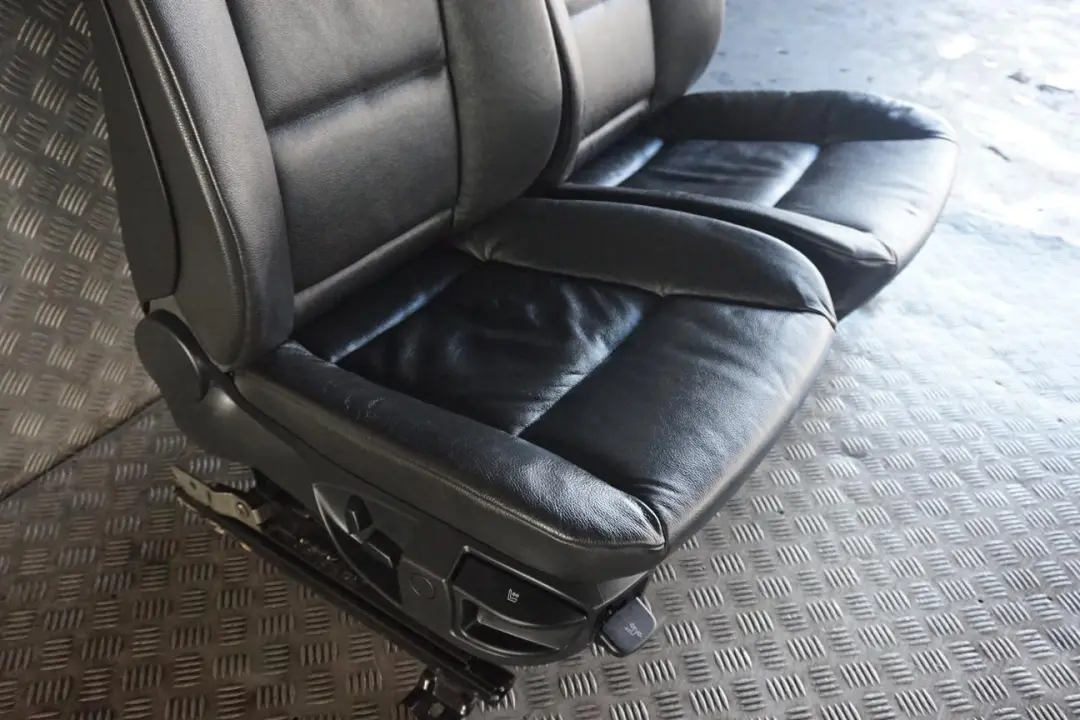 Fotel fotele skóra prawy lewy do BMW E61 o numerze E60 E61 Black Leather Front Seats BMW E61 Fotel fotele skóra prawy lewy - SKU E60 E61 Black Leather Front Seats - Numer Części E60 E61 Black Leather Front Seats