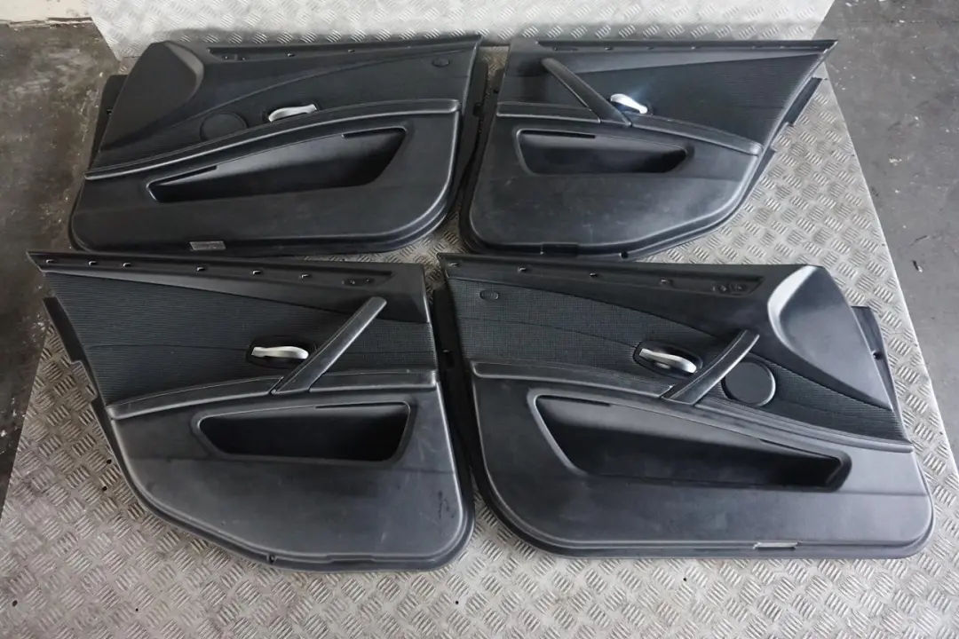 BMW Sport Schwarz Leder / Stoff Sitze Innensitze Ohne Türverkleidung - SKU E61 LCI Sport Black Leather / Cloth Seats (GGAT) - Teilenummer E61 LCI