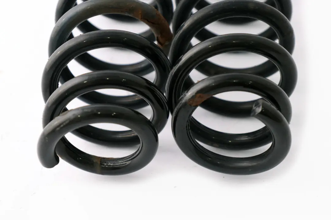 Hinten Links Rechts Sport Schraubenfedersatz für BMW 1 er E81 C1 mit Teilenummer Coil Spring Set BMW 1 er E81 C1 Hinten Links Rechts Sport Schraubenfedersatz - SKU E81 C1 Rear Coil Spring Set - Teilenummer Coil Spring Set