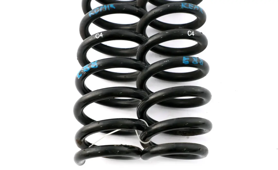 Trasera Izquierda Derecha Juego de Suspensión de Resortes para BMW E88 Convertible C4 con número de pieza E88 C4 BMW E88 Convertible C4 Trasera Izquierda Derecha Juego de Suspensión de Resortes - SKU E88 C4 Rear Coil Spring Set - Número de pieza E88 C4