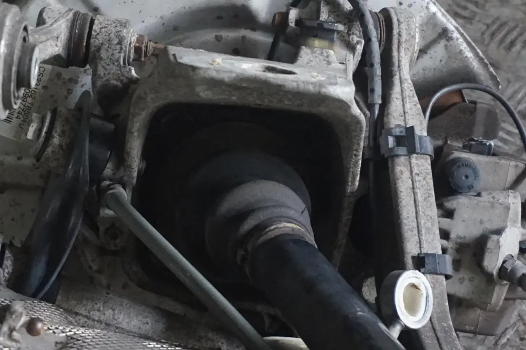 Break 530xd M57N2 231PS Kit Arbre de Sortie Pivotement Arriere Droite pour BMW E61 à propos du numéro de pièce 6770923 BMW E61 Break 530xd M57N2 231PS Kit Arbre de Sortie Pivotement Arriere Droite - SKU lhd-6770924-5 - Numéro de pièce 6770923