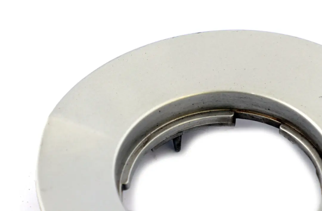 Cubierta Panel Lateral Derecho Titansilber Plata 7033066 para BMW Z4 Serie E85 con número de pieza 0030962 BMW Z4 Serie E85 Cubierta Panel Lateral Derecho Titansilber Plata 7033066 - SKU P0030962-TS - Número de pieza 0030962