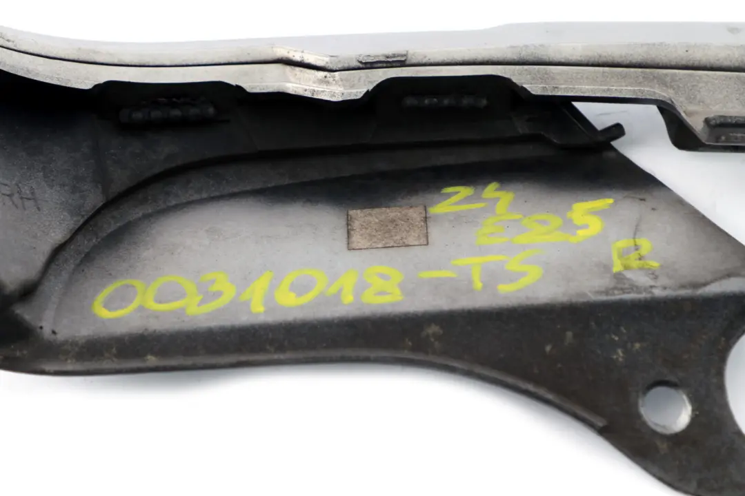 Cadre elairage Arriere Gauche Argent Titane 354 0031017 7025642 pour BMW Z4 E85 à propos du numéro de pièce 0031018 BMW Z4 E85 Cadre elairage Arriere Gauche Argent Titane 354 0031017 7025642 - SKU P0031018-TS - Numéro de pièce 0031018