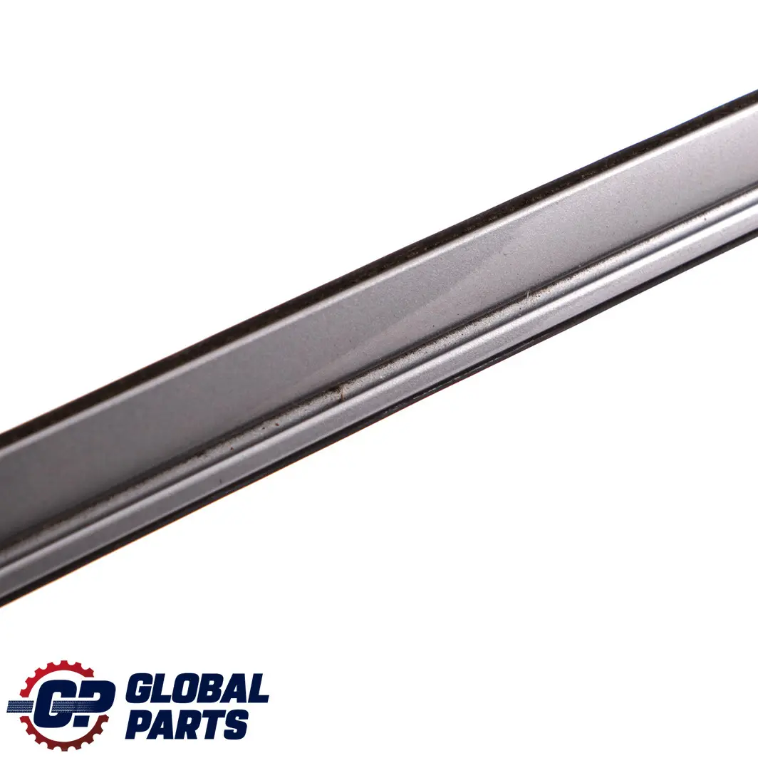 BMW E60 Modanatura Tetto Grondaia Sinistra Grigio Argento - A08 - SKU P0031141-SBG - Numero di parte 0031141