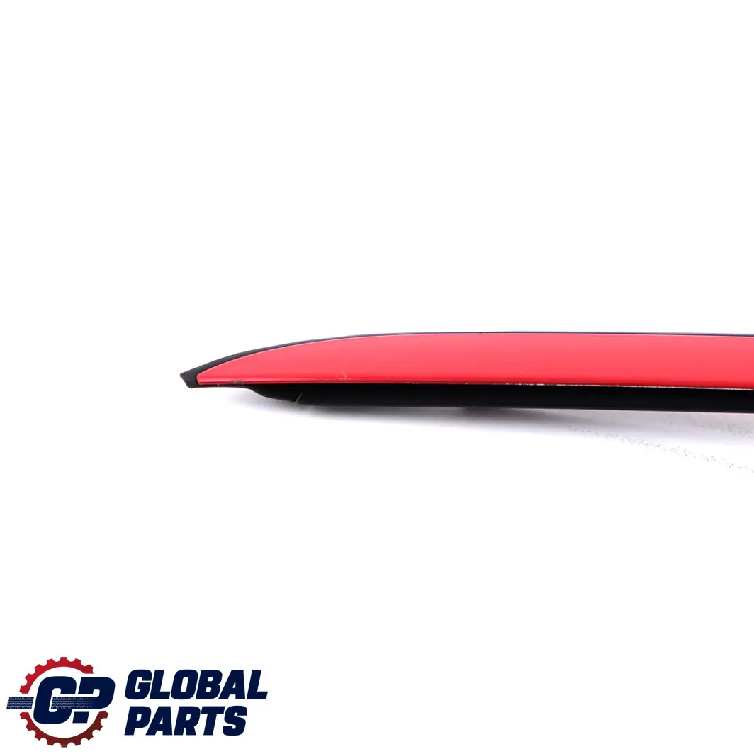 Lewa listwa szyby czerwona do BMW 3 E90 E91 o numerze 0034043 BMW 3 E90 E91 Lewa listwa szyby czerwona - SKU P0034043-KAR - Numer Części 0034043