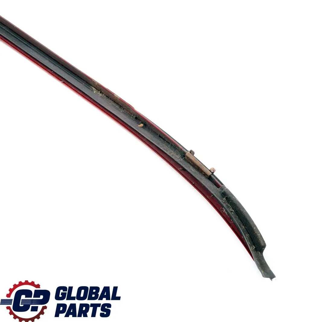 Prawa listwa szyby czerwona do BMW 3 E90 E91 o numerze 0034044 BMW 3 E90 E91 Prawa listwa szyby czerwona - SKU P0034044-KAR - Numer Części 0034044