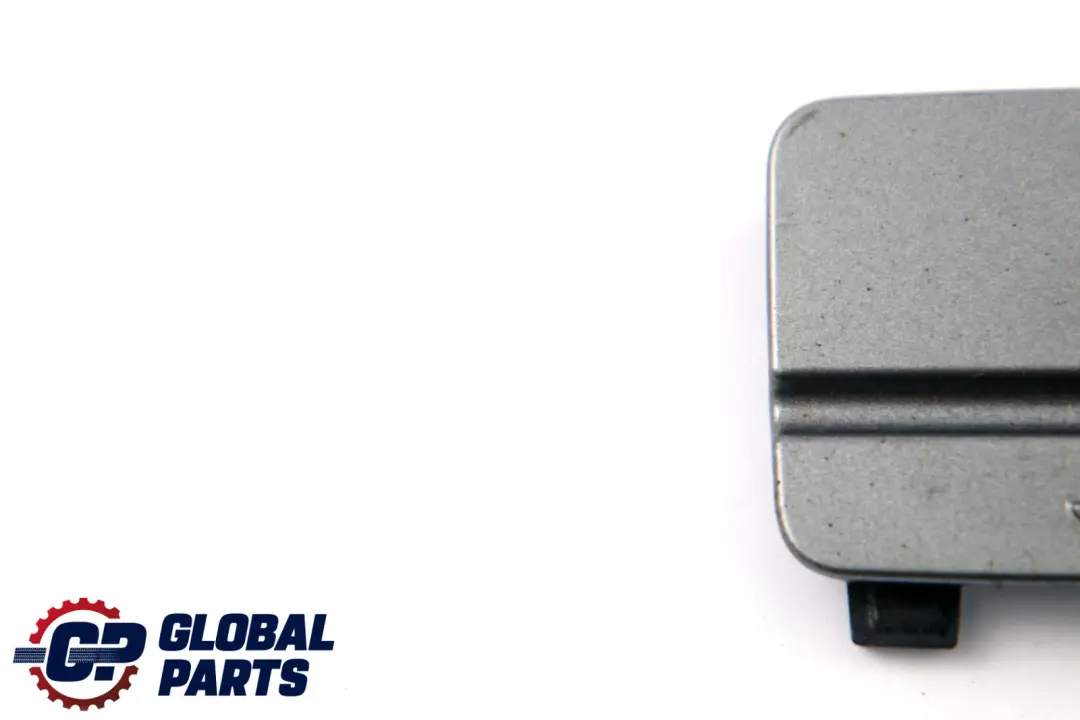 Flap Ojo de remolque parachoques trasero Spacegrau Gris A52 7202671 para BMW E90 LCI con número de pieza 0036878 BMW E90 LCI Flap Ojo de remolque parachoques trasero Spacegrau Gris A52 7202671 - SKU P0036878-SCG - Número de pieza 0036878