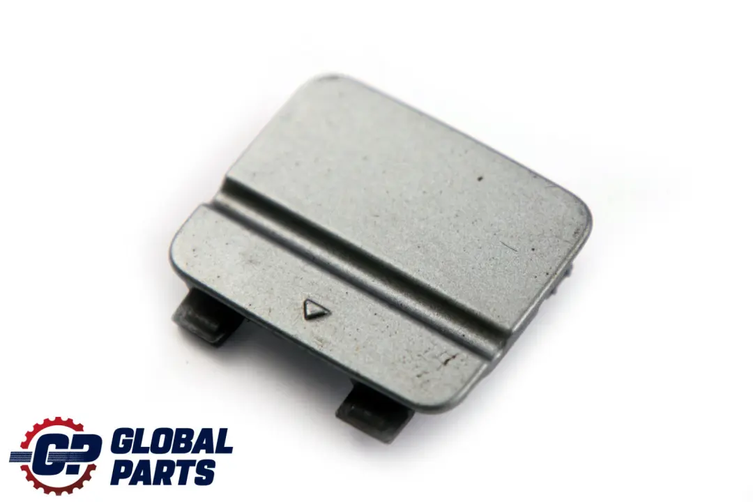 Flap Ojo de remolque parachoques trasero Spacegrau Gris A52 7202671 para BMW E90 LCI con número de pieza 0036878 BMW E90 LCI Flap Ojo de remolque parachoques trasero Spacegrau Gris A52 7202671 - SKU P0036878-SCG - Número de pieza 0036878