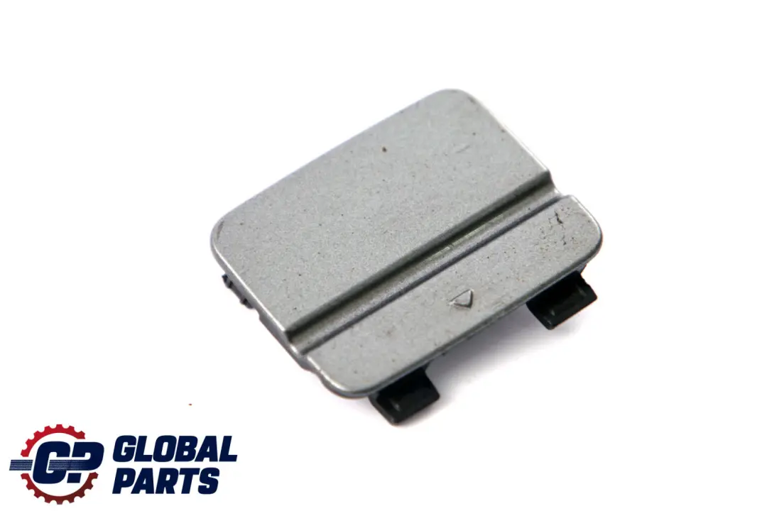 Flap Ojo de remolque parachoques trasero Spacegrau Gris A52 7202671 para BMW E90 LCI con número de pieza 0036878 BMW E90 LCI Flap Ojo de remolque parachoques trasero Spacegrau Gris A52 7202671 - SKU P0036878-SCG - Número de pieza 0036878