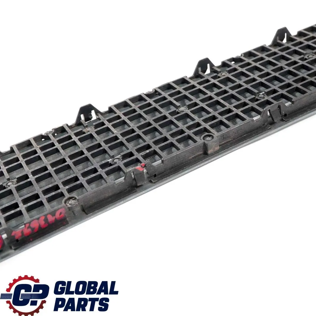 Kratka maski wlot na maskę Schiefergruen do BMW E65 o numerze 0136986 BMW E65 Kratka maski wlot na maskę Schiefergruen - SKU P0136986-SGM - Numer Części 0136986
