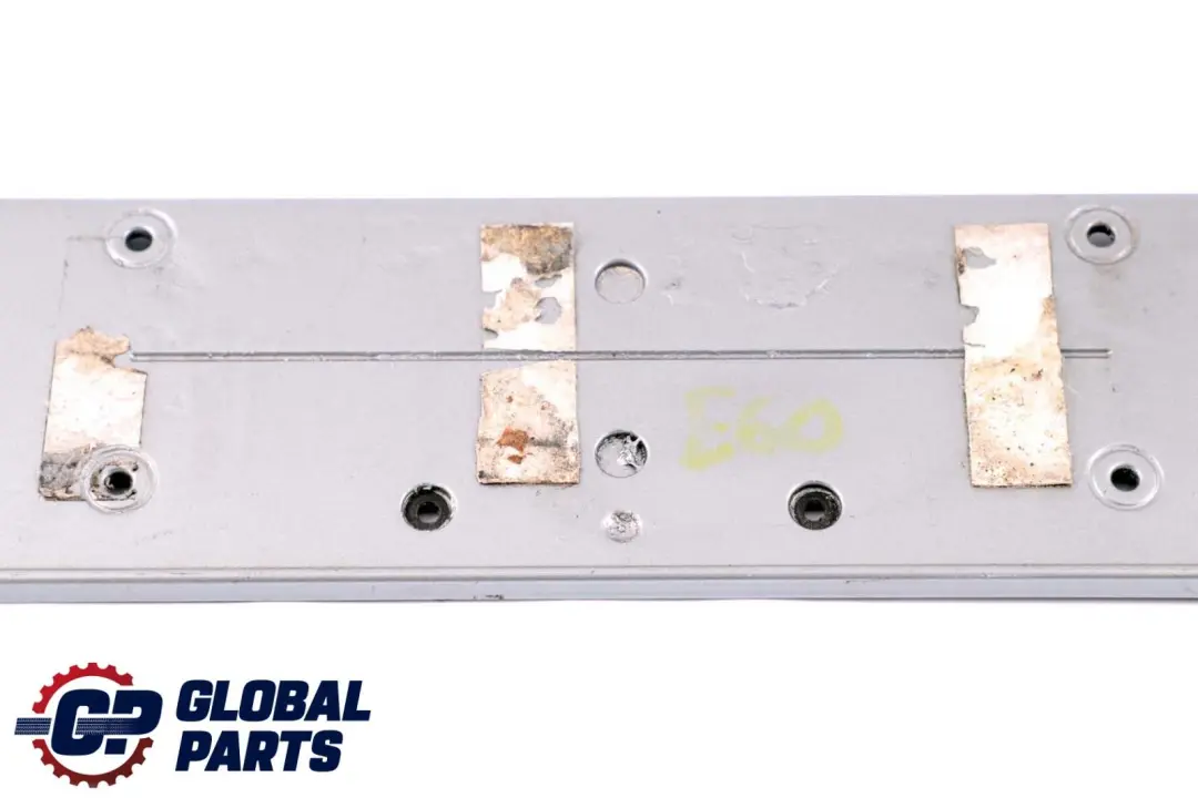 Unterlage Kennzeichen Vorne Silbergrau Metallic A08 für BMW 5 er E60 E61 mit Teilenummer 7895731 BMW 5 er E60 E61 Unterlage Kennzeichen Vorne Silbergrau Metallic A08 - SKU P0391961-SBG - Teilenummer 7895731