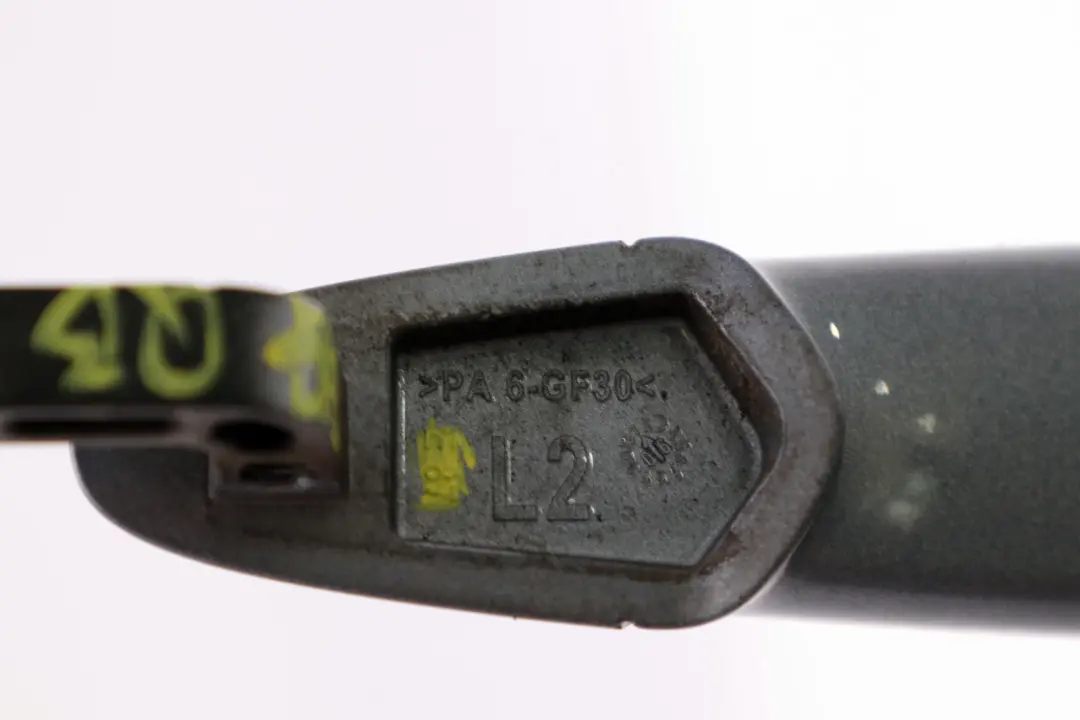 Griffbügel lackiert links Quarzblau Metallic A18 für BMW 1 er 2 E81 E87 mit Teilenummer 0392545 BMW 1 er 2 E81 E87 Griffbügel lackiert links Quarzblau Metallic A18 - SKU P0392545-QB2 - Teilenummer 0392545