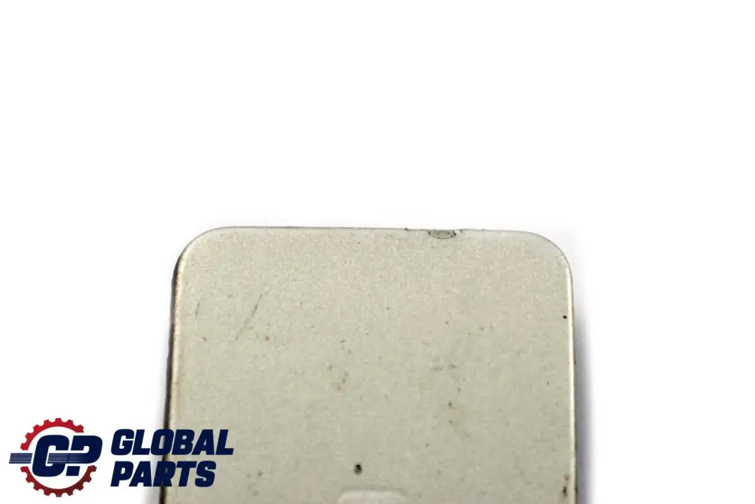 Klappe Abschleppöse Titansilber Metallic 354 Silber 7033700 für BMW 5 er 1 E60 LCI mit Teilenummer 0395209 BMW 5 er 1 E60 LCI Klappe Abschleppöse Titansilber Metallic 354 Silber 7033700 - SKU P0395209-TS1 - Teilenummer 0395209