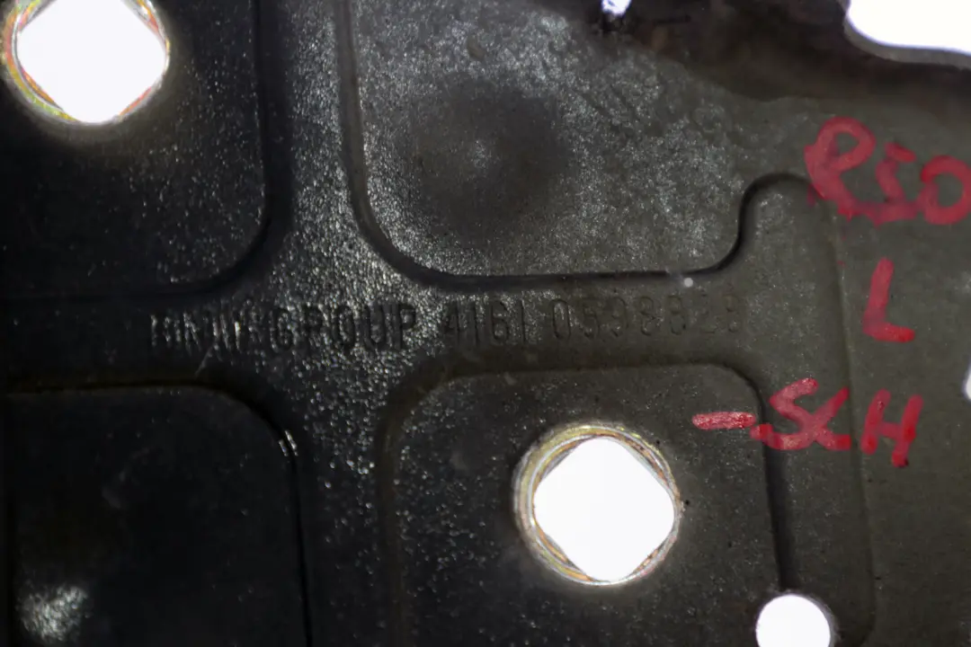 Zawias Maski Lewy Czarny P0598828 do Mini Cooper One R50 R52 R53 o numerze 7037434 Mini Cooper One R50 R52 R53 Zawias Maski Lewy Czarny P0598828 - SKU P0598828-SCH - Numer Części 7037434