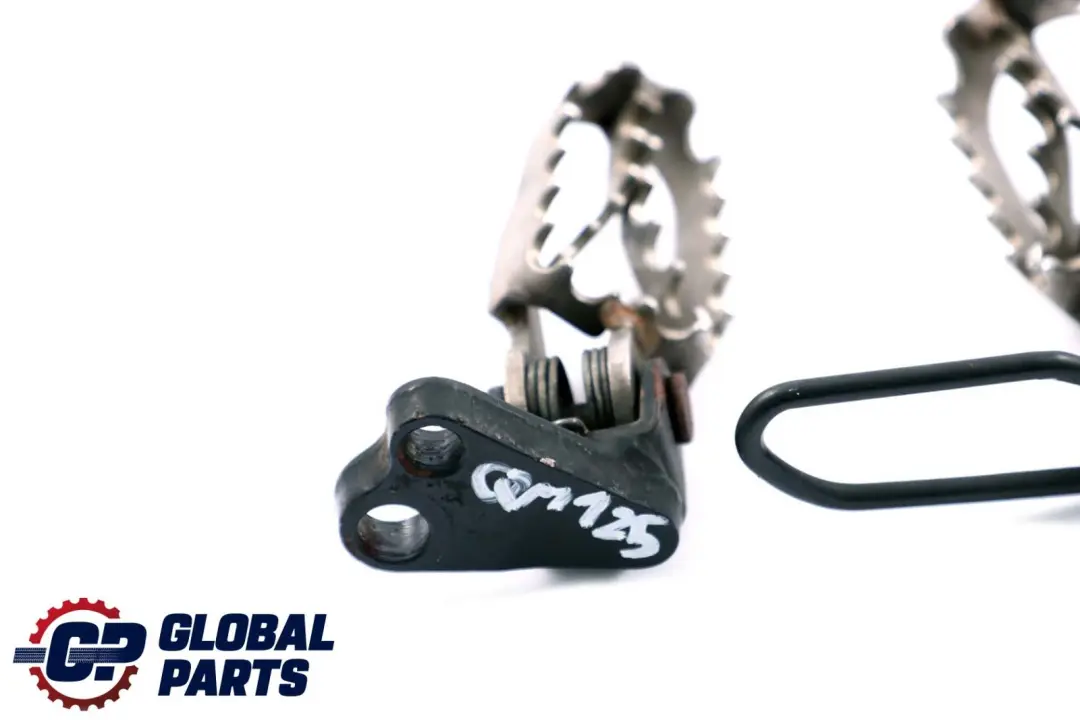  Qingqi QM 125 Links Rechts Fußraste Fußrastenanlag Halter Aufnahme Set - SKU Qingqi QM 125 Footpegs - Teilenummer Qingqi QM 125 Footpegs