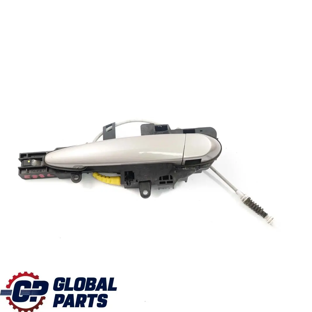 Grab Handle Left Front N/S Kaschmirsilber Cashmere Silver A72 to BMW 1 E82 E88 with Part number 0392545 BMW 1 E82 E88 Grab Handle Left Front N/S Kaschmirsilber Cashmere Silver A72 - SKU rhd-0392545-KAS - Part number 0392545