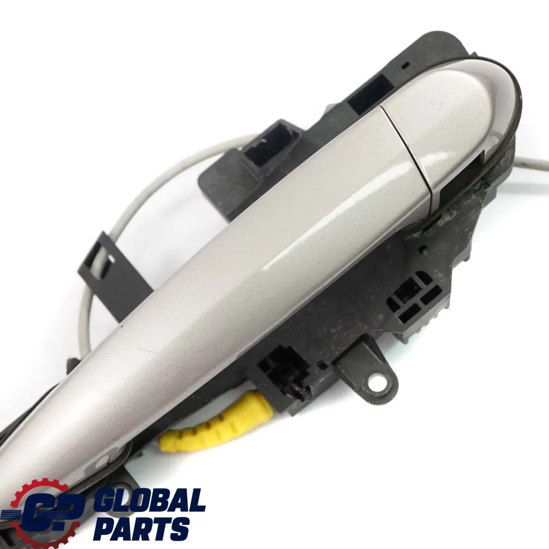 Grab Handle Left Front N/S Kaschmirsilber Cashmere Silver A72 to BMW 1 E82 E88 with Part number 0392545 BMW 1 E82 E88 Grab Handle Left Front N/S Kaschmirsilber Cashmere Silver A72 - SKU rhd-0392545-KAS - Part number 0392545